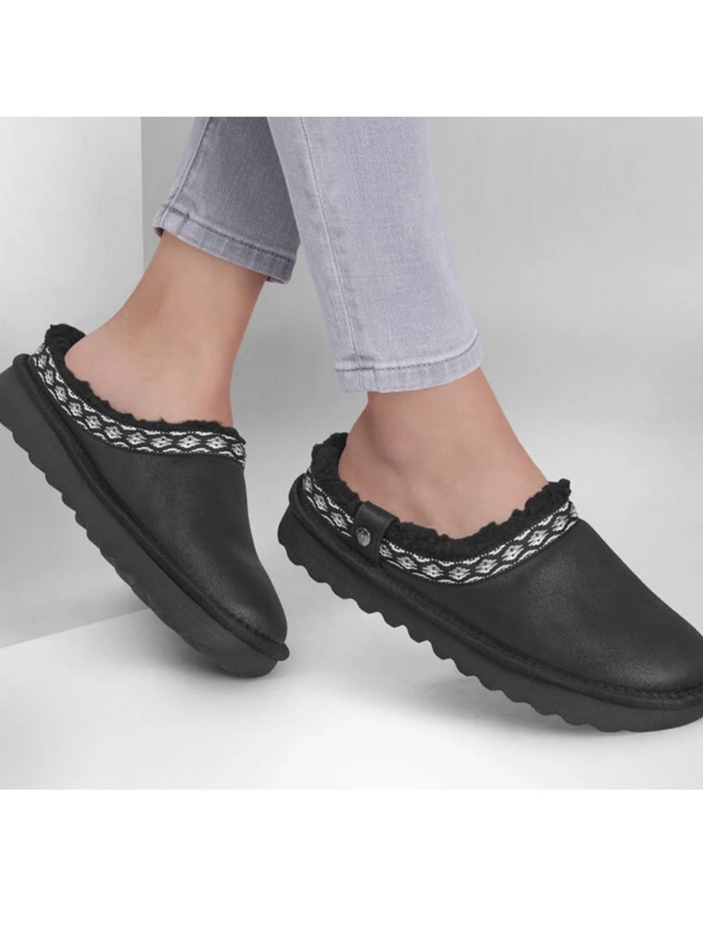 Skechers Women’s Size 9 Slip-On Clogs Black Embroidered Sherpa Lined Slippers